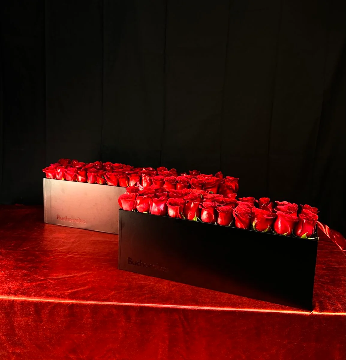 Caja horizontal de 48 rosas