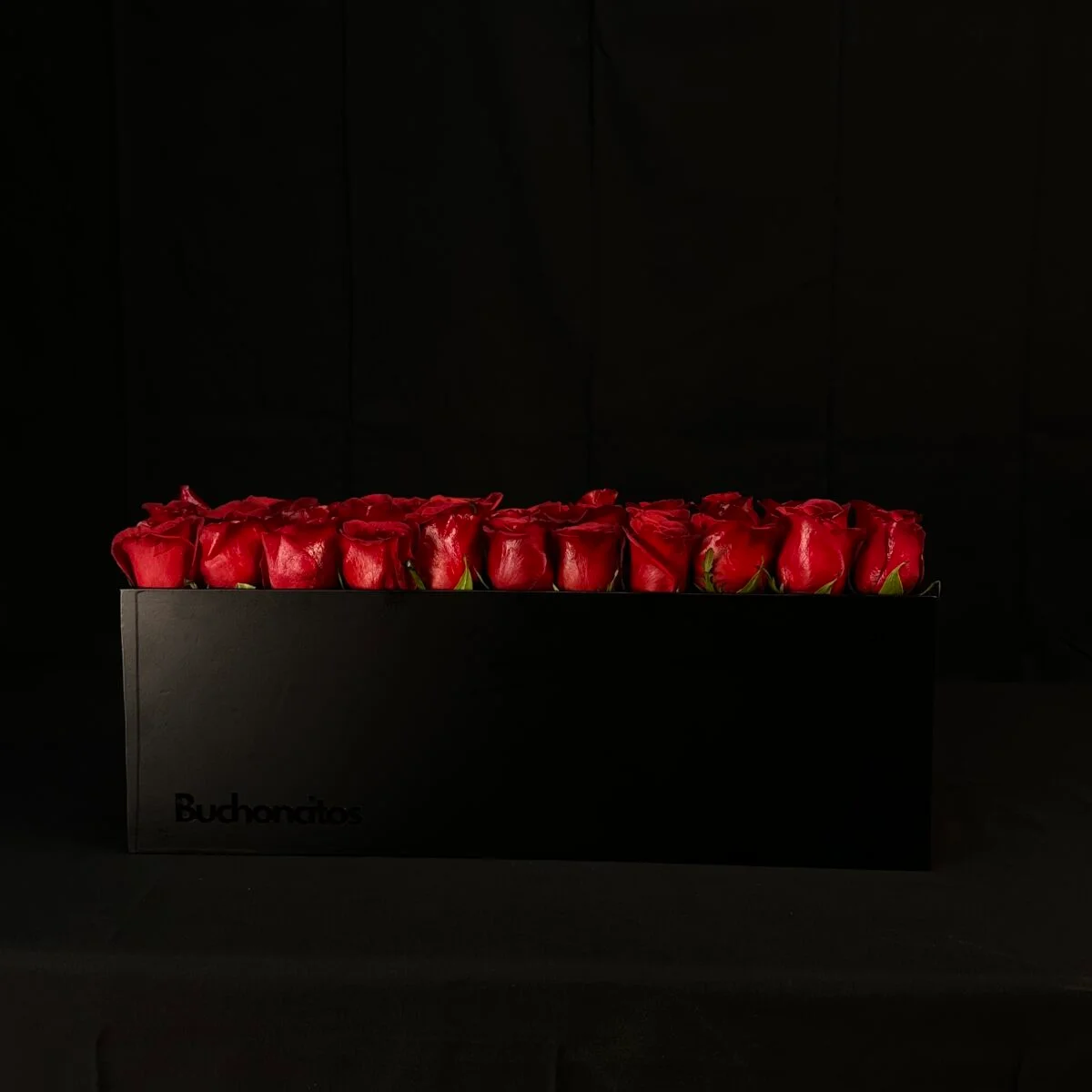 Caja horizontal de 48 rosas