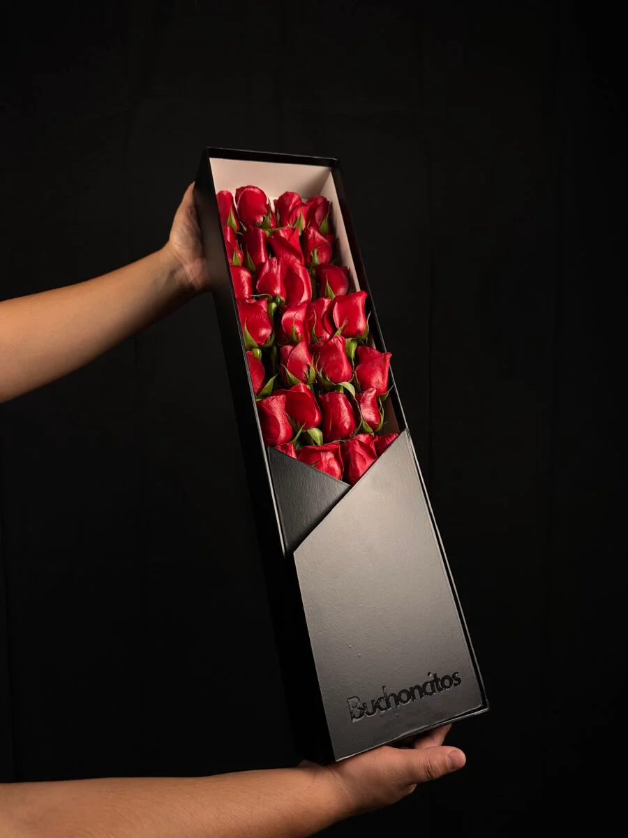 Caja vertical de 36 rosas