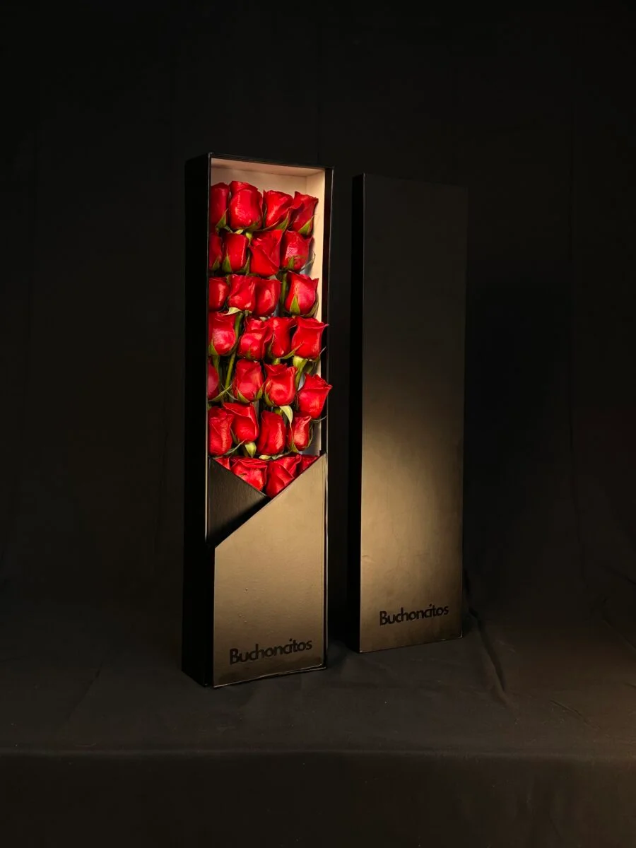 Caja vertical de 24 rosas