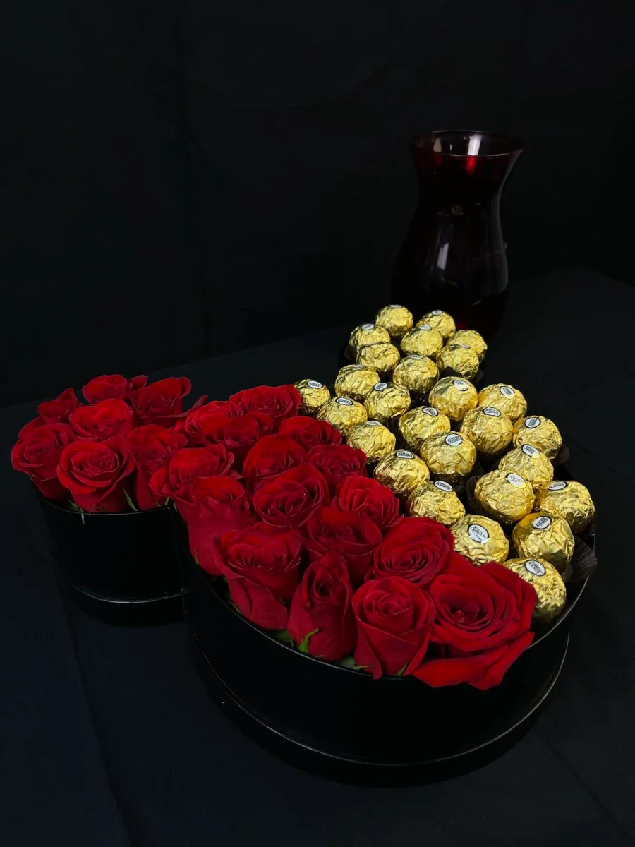 Mickey Mouse de rosas con chocolates Ferrero — Buchoncitos