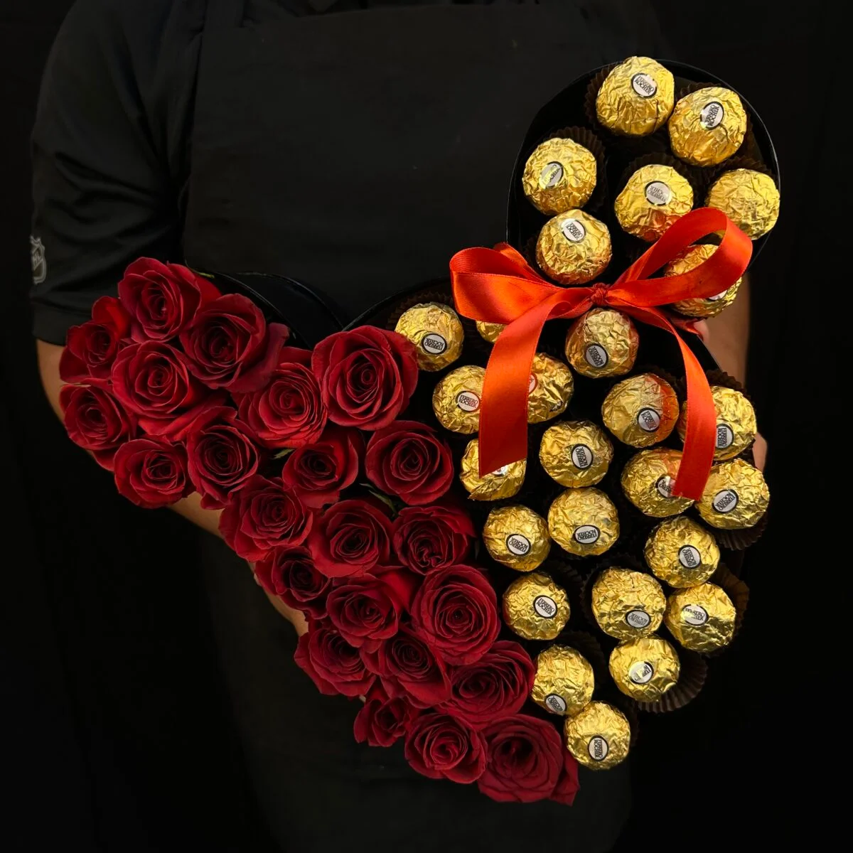 Mickey Mouse de rosas con chocolates Ferrero