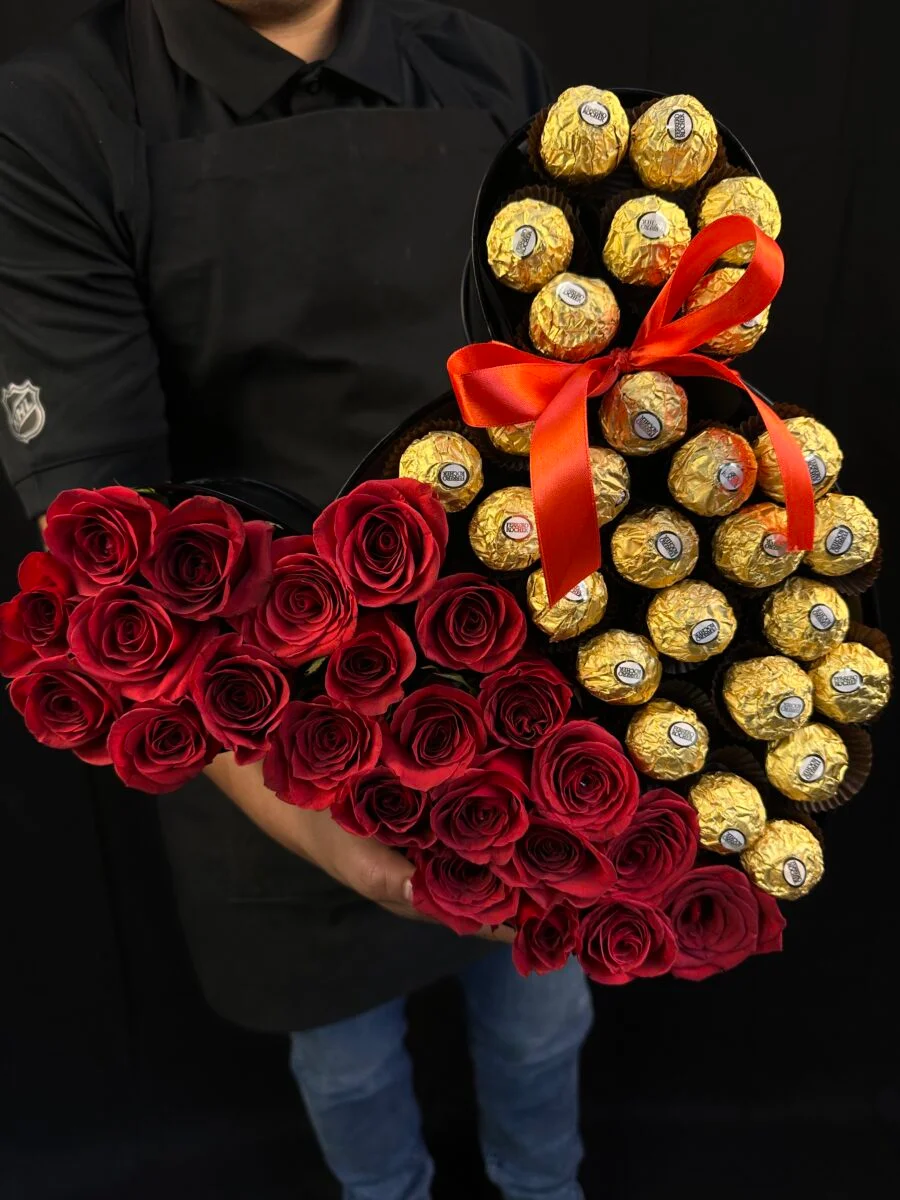 Mickey Mouse de rosas con chocolates Ferrero