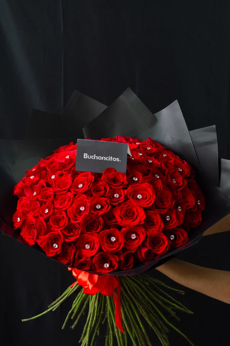 Ramo de 100  rosas con brillos — Buchoncitos