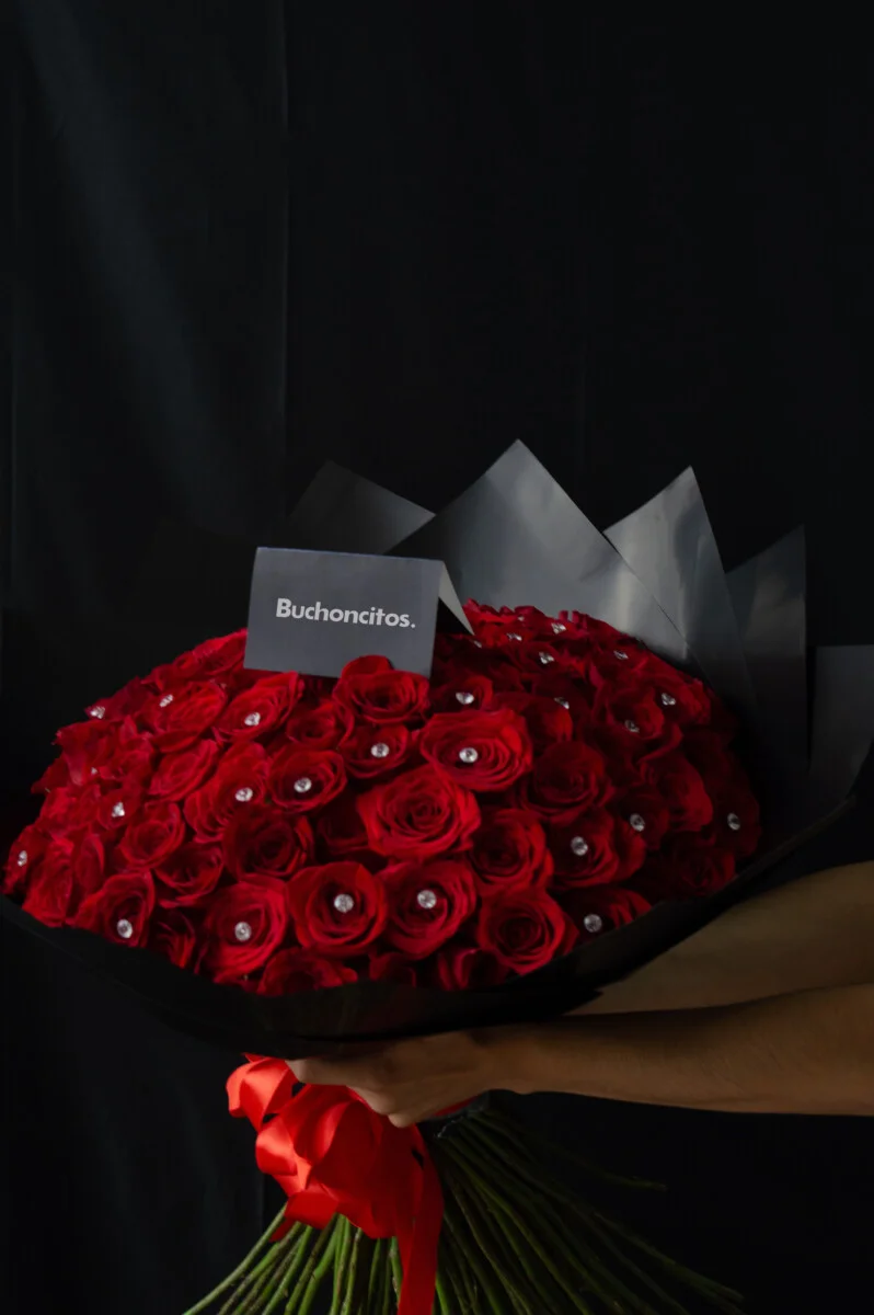 Ramo de 100  rosas con brillos