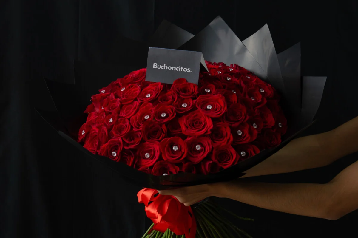 Ramo de 100  rosas con brillos