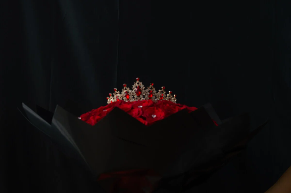 Ramo de 100  rosas con tiara