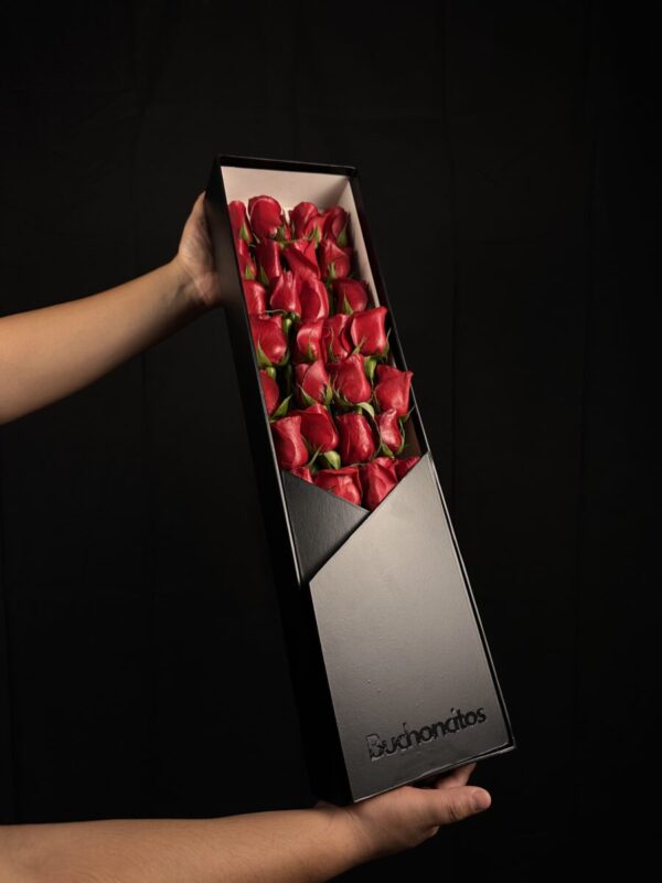 Caja vertical de 24 rosas - Imagen 4