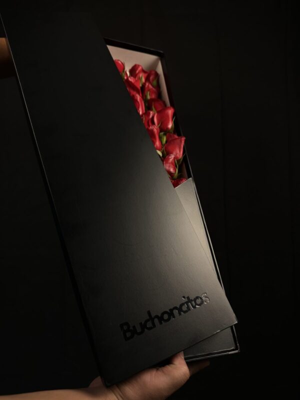 Caja vertical de 24 rosas - Imagen 5
