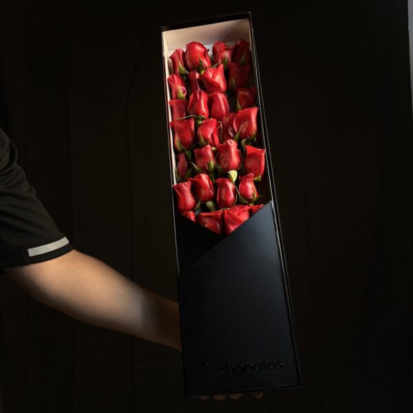 Caja vertical de 24 rosas - Imagen 2