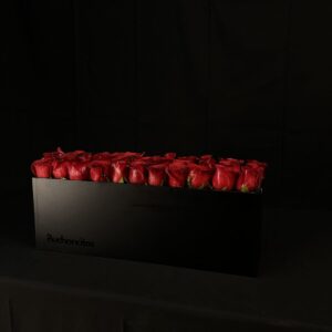Caja horizontal de 48 rosas